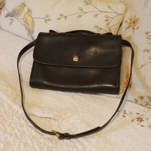 Classic Vintage Coach Black Avenue USA